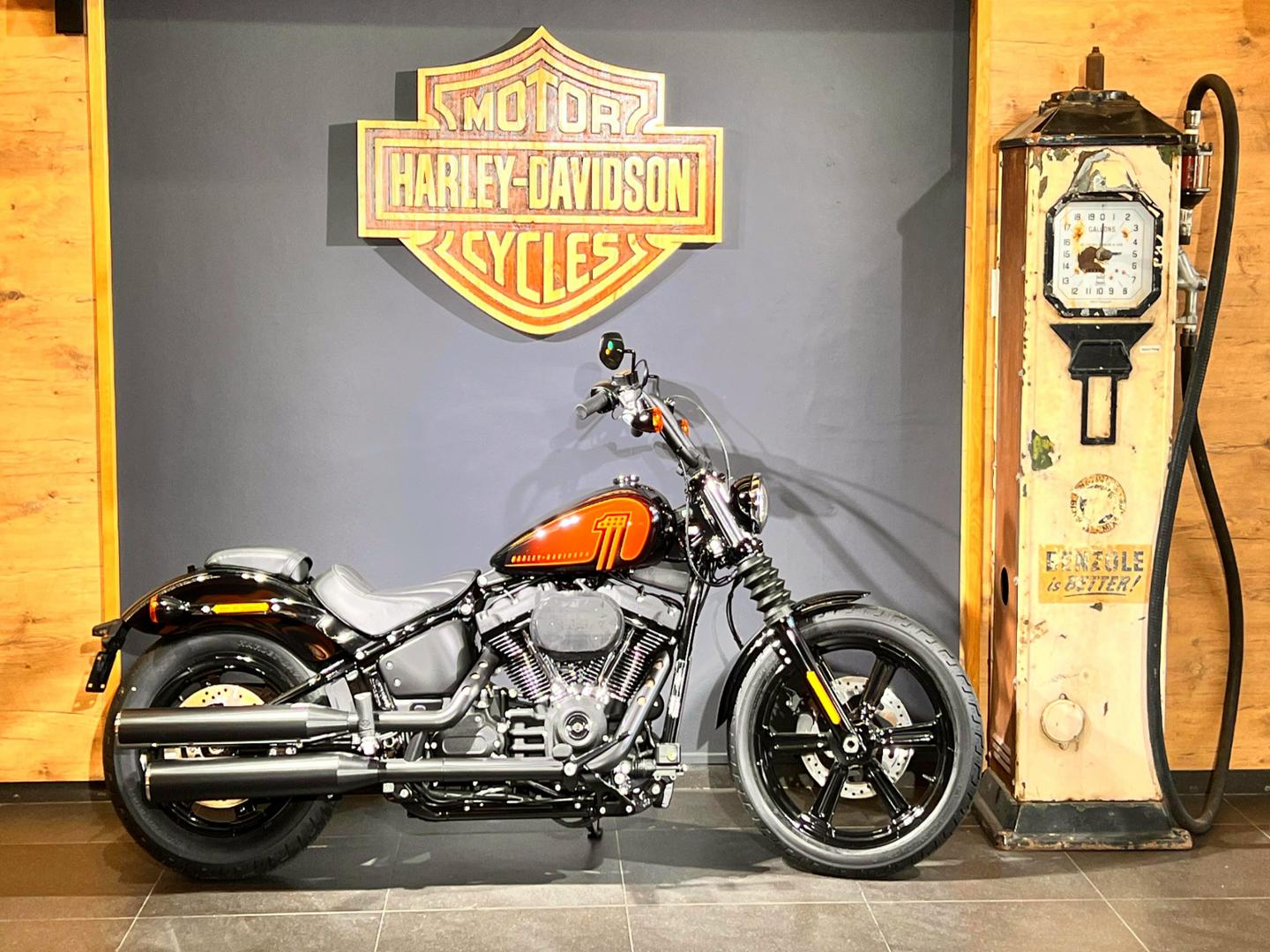 Harley Davidson Softail Street Bob 114