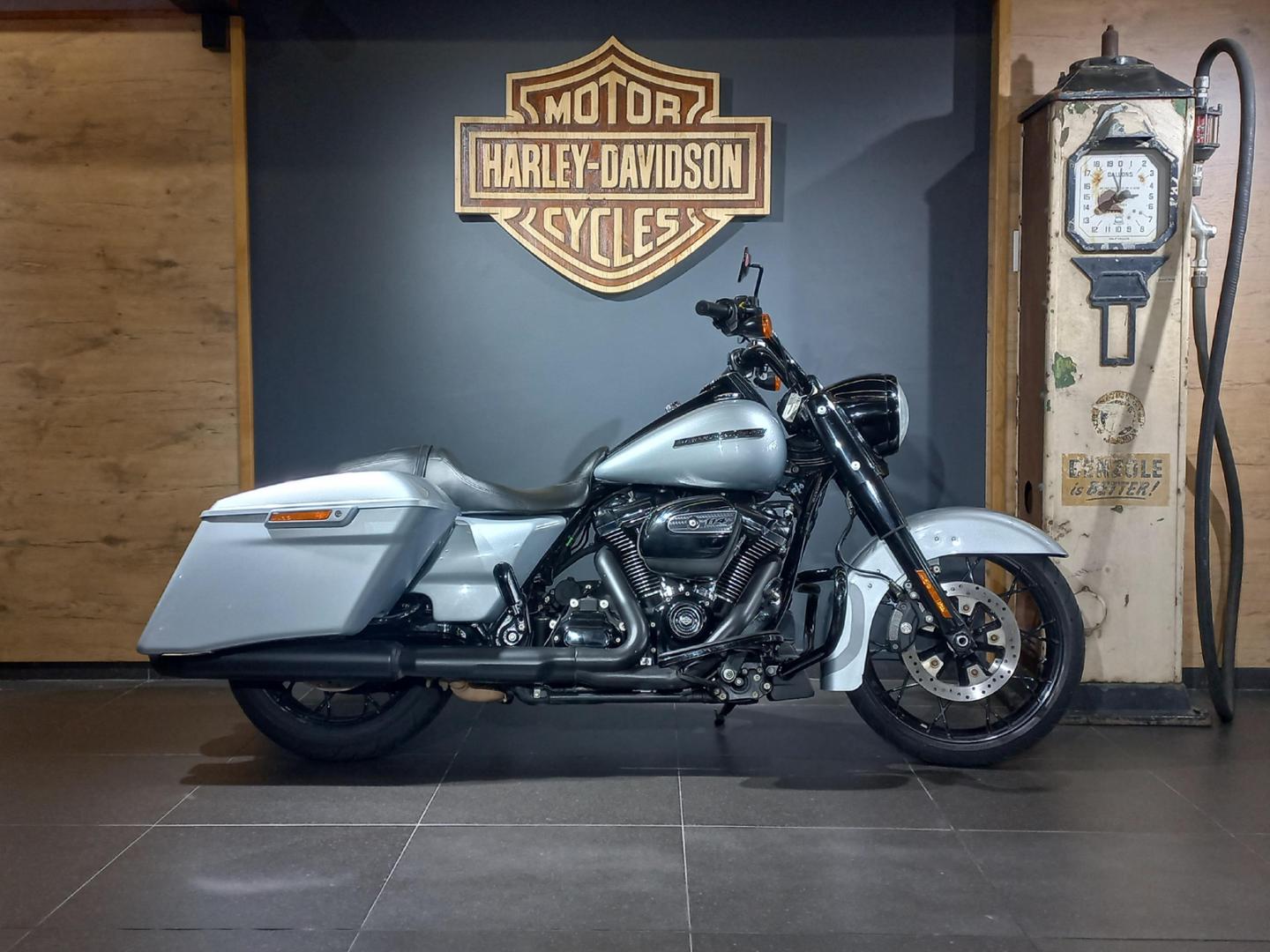 Harley Davidson Touring Road King Special 114